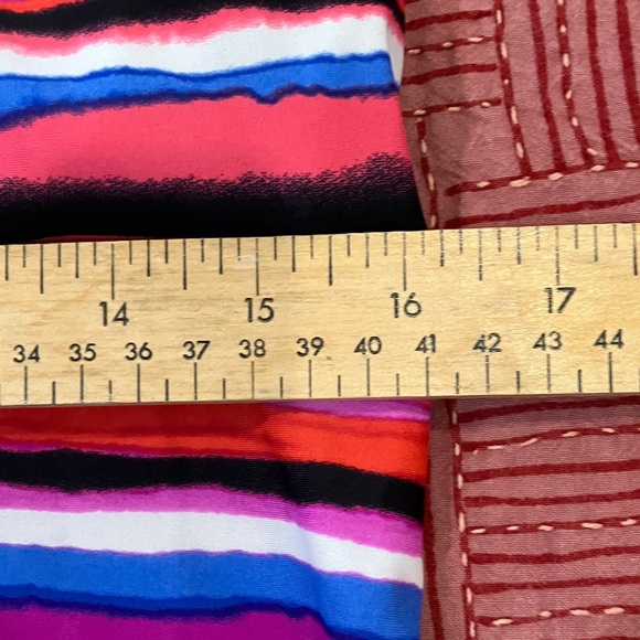 Nike women’s size 14 swim or exercise top built in bra - striped - Picture 6 of 14